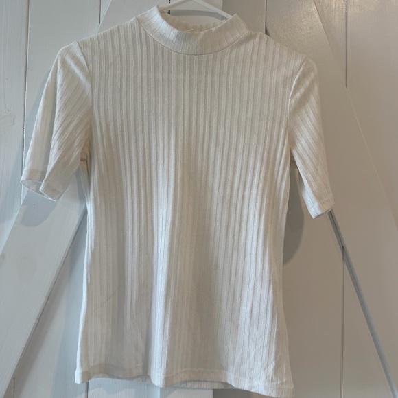 H&M Tops - H&M White Ribbed Short Sleeve Mock Neck Top